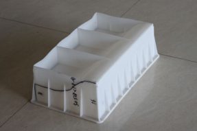 使用混凝土路側石塑料模具澆筑路側石過程中能否確定水泥混凝土配比？